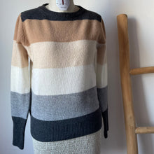 Carica l'immagine nel visualizzatore di Gallery, Maglioncino Holly Jolly