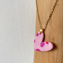 Carica l'immagine nel visualizzatore di Gallery, Collana Cuore rosa
