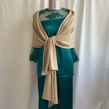 Carica l'immagine nel visualizzatore di Gallery, Stola in lana Merino