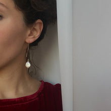 Carica l'immagine nel visualizzatore di Gallery, Orecchini Luce di Keshi