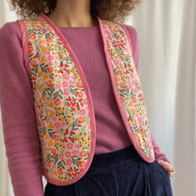 Carica l'immagine nel visualizzatore di Gallery, Quilted Gilet Double Face