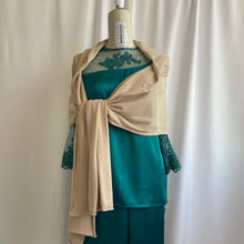 Carica l'immagine nel visualizzatore di Gallery, Stola in lana Merino