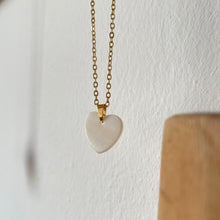 Carica l'immagine nel visualizzatore di Gallery, Collana Cuore Madreperla