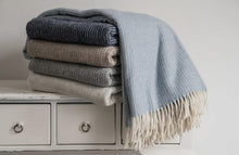 Carica l'immagine nel visualizzatore di Gallery, Cashmere Plaid in lana riciclata (PREORDINE)