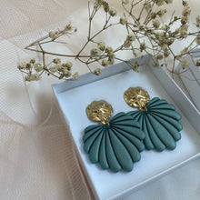 Carica l'immagine nel visualizzatore di Gallery, Orecchini Foglie di Salvia