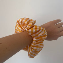 Carica l'immagine nel visualizzatore di Gallery, Scrunchies in Seta