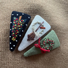 Carica l'immagine nel visualizzatore di Gallery, Mollette per capelli ricamate a mano Grandi