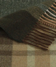 Carica l'immagine nel visualizzatore di Gallery, Tartan Plaid in lana riciclata (PREORDINE)
