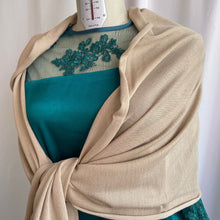 Carica l'immagine nel visualizzatore di Gallery, Stola in lana Merino