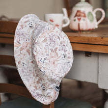 Load image into Gallery viewer, Cappellino impermeabile Serenella