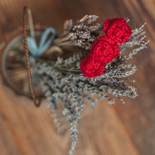 Load image into Gallery viewer, Fermaglio per capelli 3 rose rosse