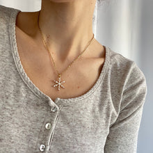Carica l'immagine nel visualizzatore di Gallery, Collana Snowflake