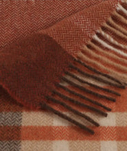 Carica l'immagine nel visualizzatore di Gallery, Tartan Plaid in lana riciclata (PREORDINE)