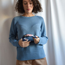 Carica l'immagine nel visualizzatore di Gallery, Maglione Abbraccio di lana Taglia M/L (azzurro e cammello)