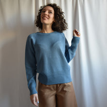 Carica l'immagine nel visualizzatore di Gallery, Maglione Abbraccio di lana Taglia M/L (azzurro e cammello)