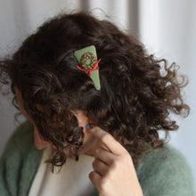 Carica l'immagine nel visualizzatore di Gallery, Mollette per capelli ricamate a mano Grandi