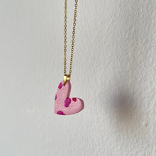 Carica l'immagine nel visualizzatore di Gallery, Collana Cuore rosa