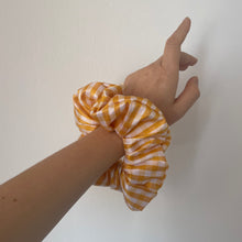 Carica l'immagine nel visualizzatore di Gallery, Scrunchies in Seta