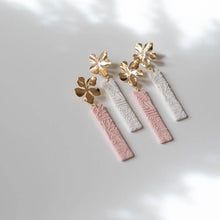 Carica l'immagine nel visualizzatore di Gallery, Orecchini Margherita