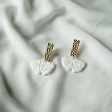 Carica l'immagine nel visualizzatore di Gallery, Orecchini Ibisco