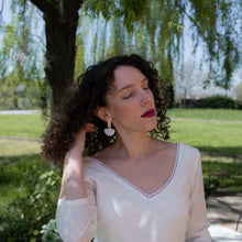 Carica l'immagine nel visualizzatore di Gallery, Orecchini Ibisco
