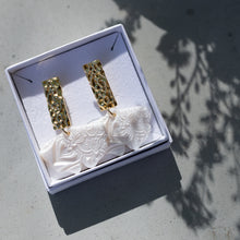 Carica l'immagine nel visualizzatore di Gallery, Orecchini Ibisco