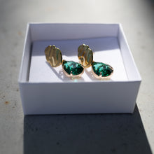 Carica l'immagine nel visualizzatore di Gallery, Orecchini Goccia di Smeraldo
