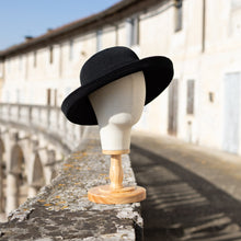 Carica l'immagine nel visualizzatore di Gallery, Cappello Mambo Italiano