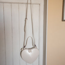 Carica l'immagine nel visualizzatore di Gallery, Borsa Cuore delle cose