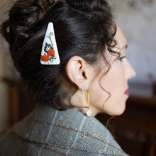 Carica l'immagine nel visualizzatore di Gallery, Mollette per capelli ricamate a mano Grandi