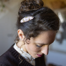 Carica l'immagine nel visualizzatore di Gallery, Mollette per capelli ricamate a mano