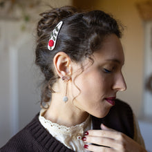 Carica l'immagine nel visualizzatore di Gallery, Mollette per capelli ricamate a mano