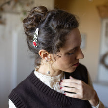 Carica l'immagine nel visualizzatore di Gallery, Mollette per capelli ricamate a mano