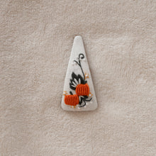 Carica l'immagine nel visualizzatore di Gallery, Mollette per capelli ricamate a mano Grandi