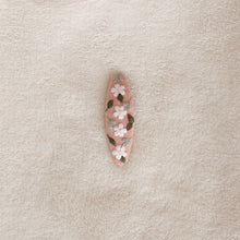 Carica l'immagine nel visualizzatore di Gallery, Mollette per capelli ricamate a mano