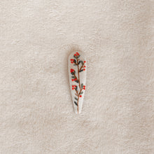 Carica l'immagine nel visualizzatore di Gallery, Mollette per capelli ricamate a mano