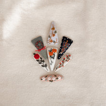 Carica l'immagine nel visualizzatore di Gallery, Mollette per capelli ricamate a mano Grandi