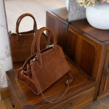 Carica l'immagine nel visualizzatore di Gallery, Borsa Grammofono Suede (2 colori)