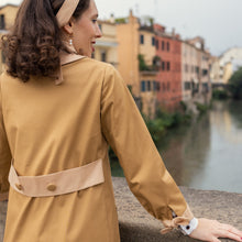 Carica l'immagine nel visualizzatore di Gallery, Trench Gaslight