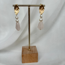 Carica l'immagine nel visualizzatore di Gallery, Orecchini Foglia di quarzo