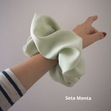 Carica l'immagine nel visualizzatore di Gallery, Big Scrunchies - Abricot Atelier