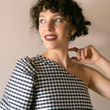 Carica l'immagine nel visualizzatore di Gallery, Top Nuvole di seta