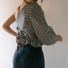 Carica l'immagine nel visualizzatore di Gallery, Top Nuvole di seta