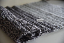 Carica l'immagine nel visualizzatore di Gallery, Maxi Sciarpa in lana - Abricot Atelier