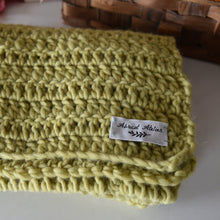 Carica l'immagine nel visualizzatore di Gallery, Maxi Sciarpa in lana - Abricot Atelier