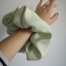 Carica l'immagine nel visualizzatore di Gallery, Big Scrunchies - Abricot Atelier
