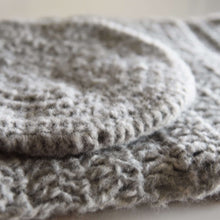 Carica l'immagine nel visualizzatore di Gallery, Coordinati in lana - Sciarpa e berretto - Abricot Atelier