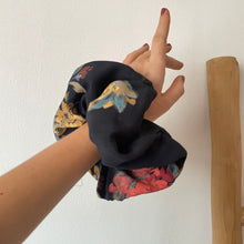 Carica l'immagine nel visualizzatore di Gallery, Big Scrunchies