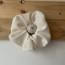 Carica l'immagine nel visualizzatore di Gallery, Big Scrunchies