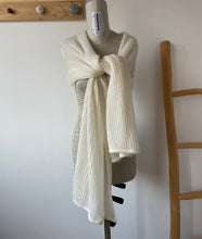 Carica l'immagine nel visualizzatore di Gallery, Stola Sposa in lana mohair e seta